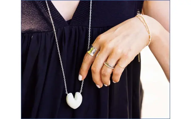 おしゃれな50代夏のジュエリーコーデ