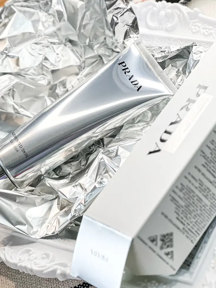 【PRADA】ホワイトデーの贈り物にも❤の画像_1