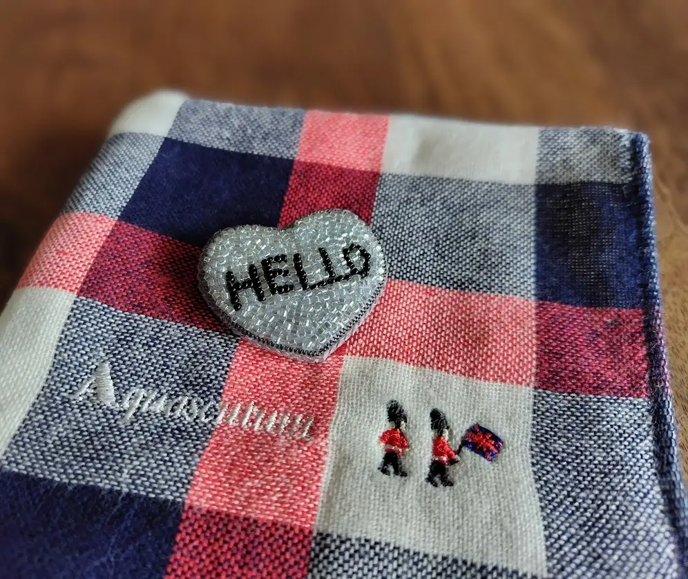 ビーズ刺繡ブローチ　ハート　