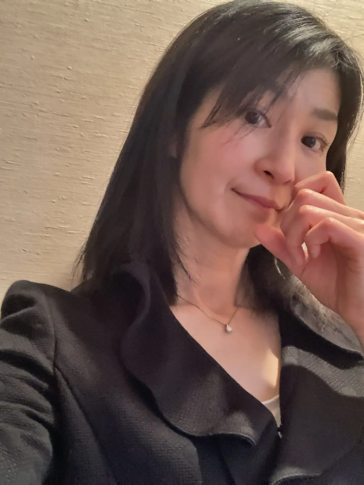 入学式は襟元フリルの黒スーツでの画像_2