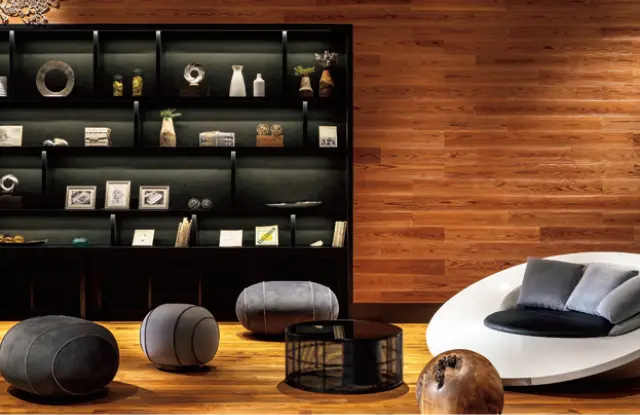 アートギャラリーのような趣のロビー