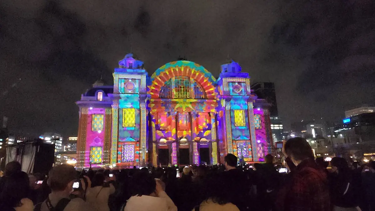 鮮やか。立体アート！映像美と効果音、音楽、レーザーライトに釘付けです。