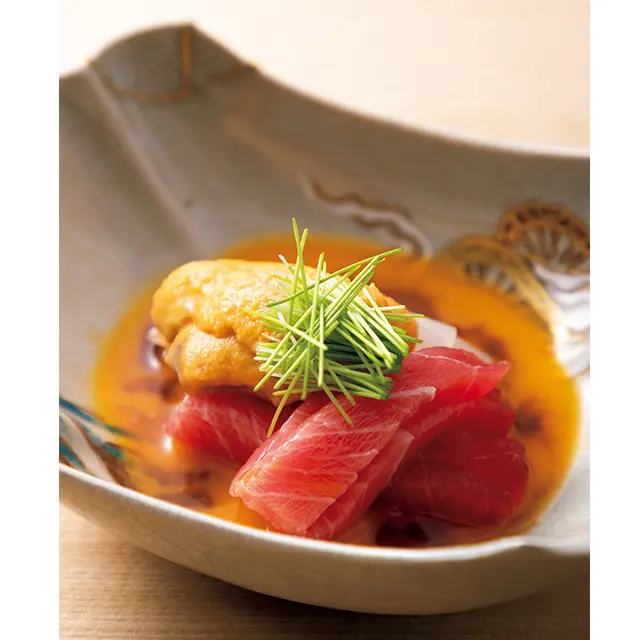 京都の二条にある和食レストラン「二条 やま岸」のういと和え