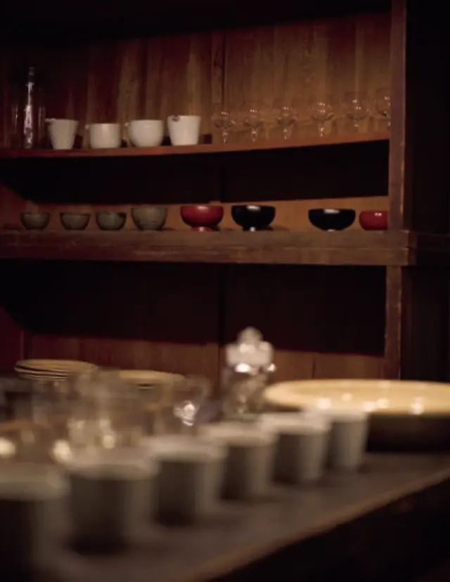 妻・智子さんの生活道具の店『ことり』も併設