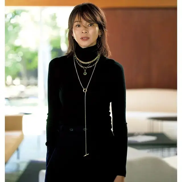 黒タートルをキャンバスに描く“計算された無秩序”。大人だけに許された楽しみ