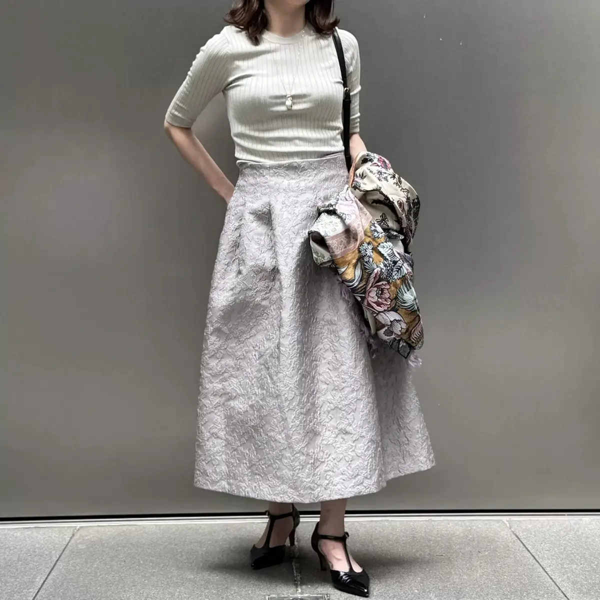 【50代スカートコーデ】品よく華やか。ホの画像_14