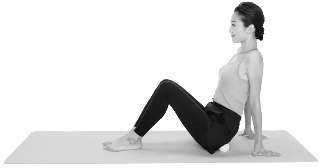 おしりでボールつぶし