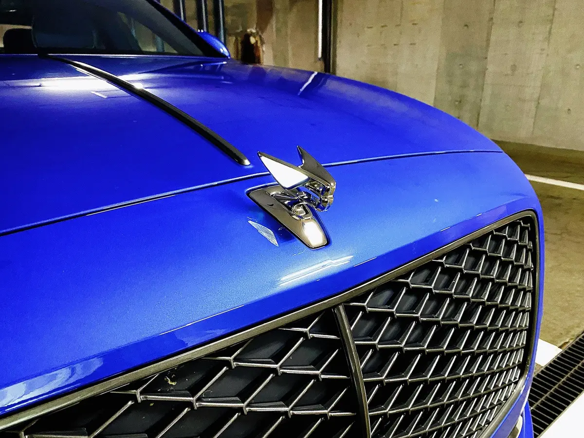 ベントレー フライングスパー 外観 フロント マダムの“ぐっとくるクルマ”試乗 Webエクラ