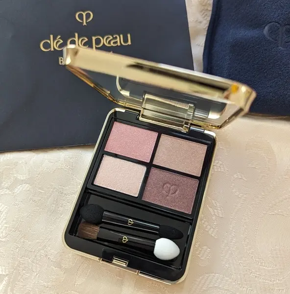 クレ・ド・ポー・ボーテ　オンブルクルールクアドリ　９