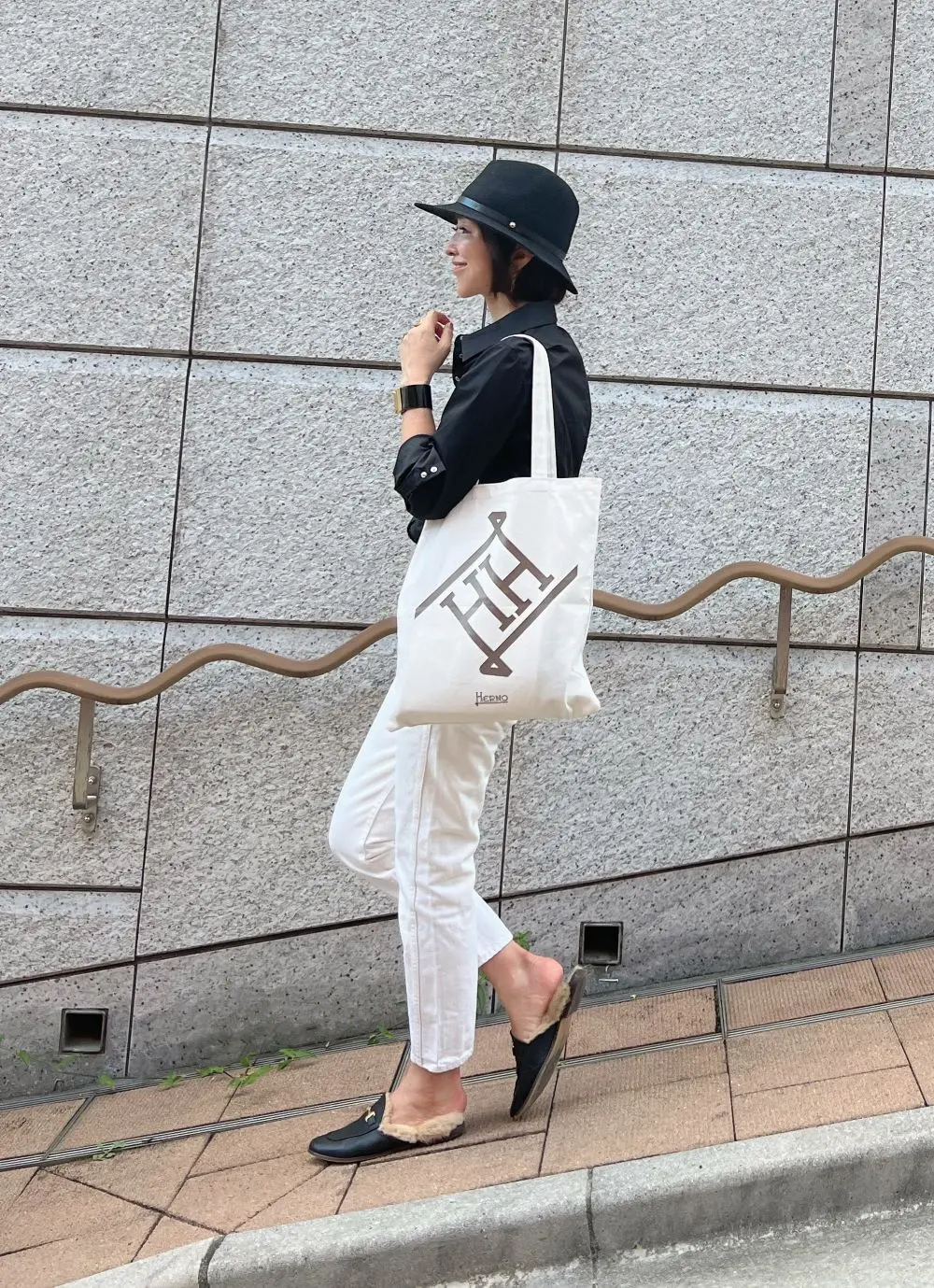 エクラ10月号は「ヘルノ」のトートバッグ