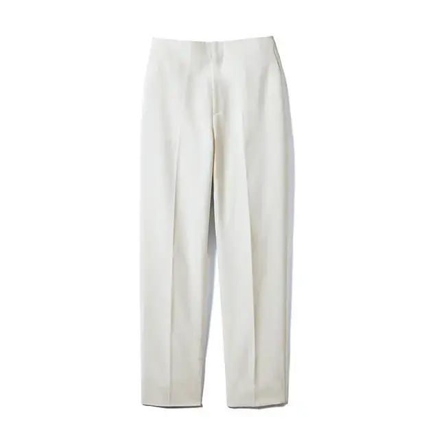 INÉD（イネド）のハリ感素材テーパード