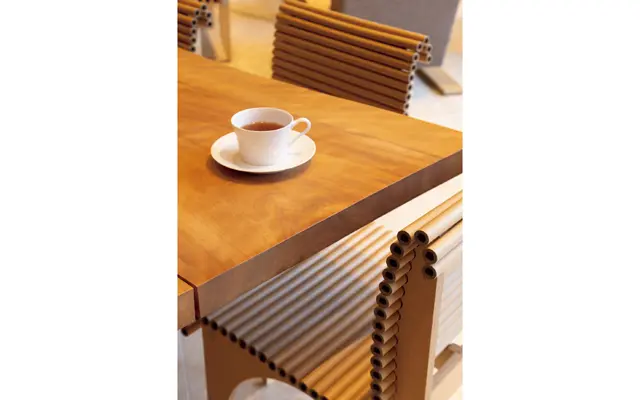 紙管で作られた椅子にも座ってみたい