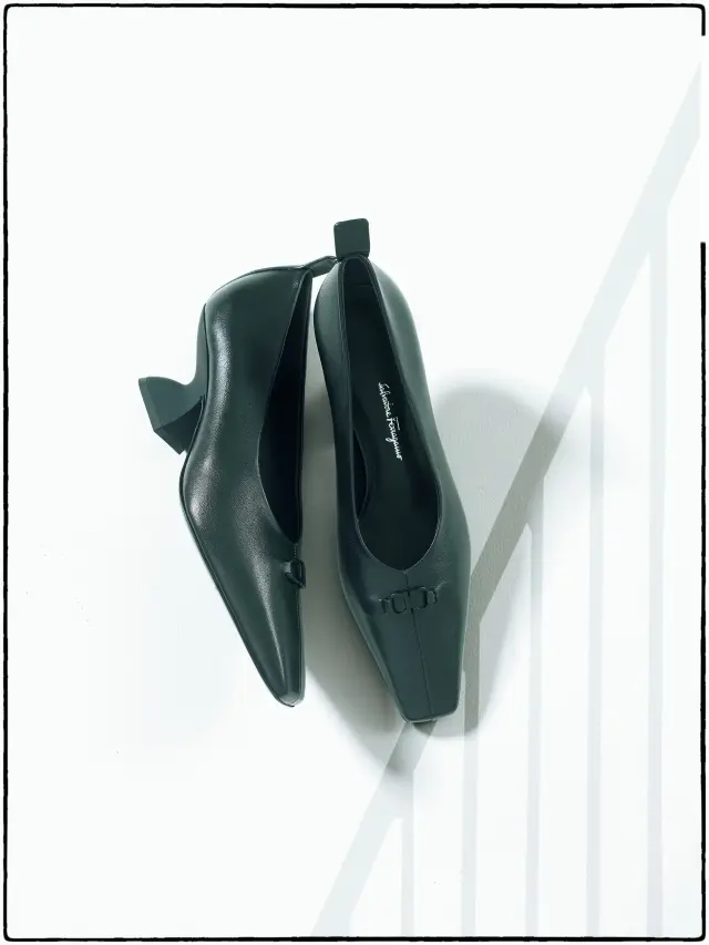 サルヴァトーレ フェラガモの 「Fヒール」