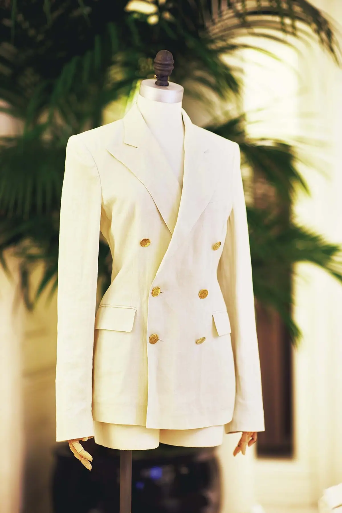 ブランドのシグニチャー、ダブルブレス トジャケットはオーセンティックな魅力のつ まった一着。￥300,300