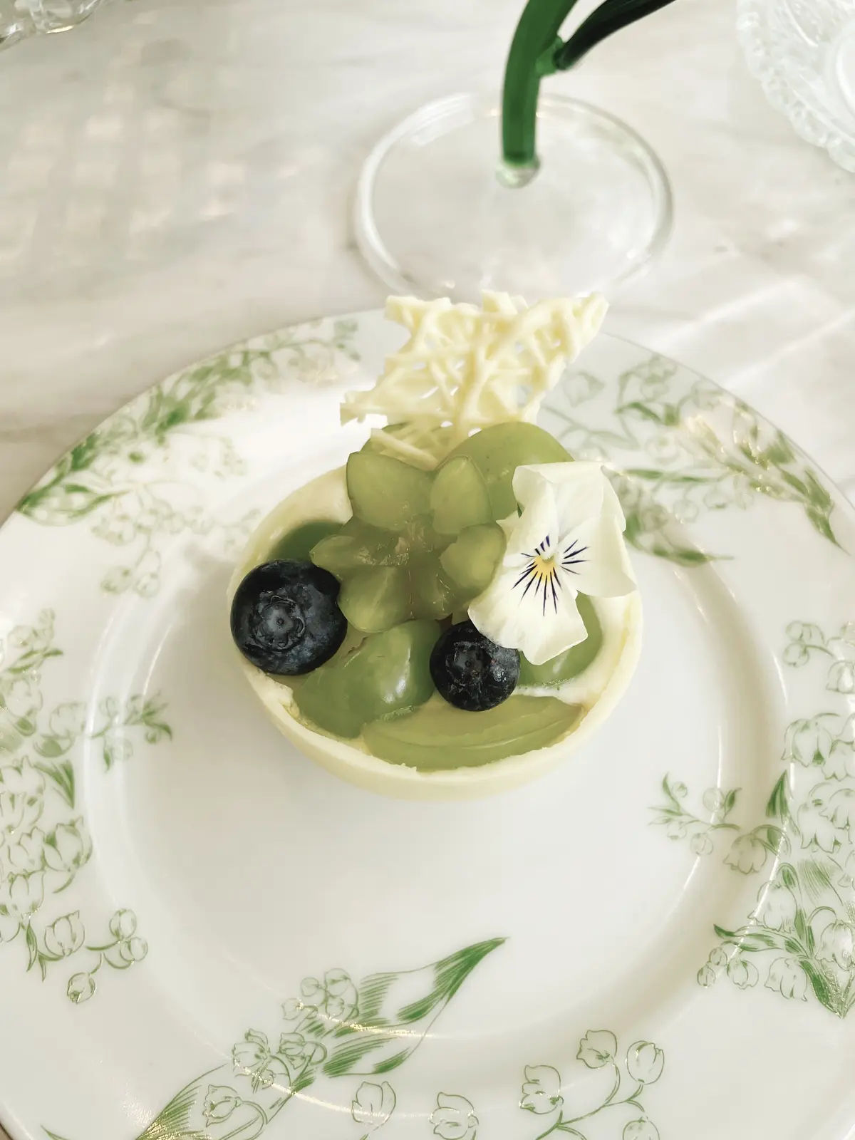 夏、夏ワンピース、夏ワンピ、ブルーベリー、ホワイトチョコ、ホワイトチョコレート、チョコレート、マスカット、ワンピ、白ワンピ、ロングヘア、黒髪、黒髪ロング、HAUTE COUTURE・CAFE nakameguro 、HAUTE COUTURE・CAFE 、中目黒、アフタヌーンティー、マスカット、すずらん、ケーキ、スイーツ、花束、ピンクの花束、白ワンピース、ホワイト、ホワイトワンピース、ワンピース、ノースリーブ、ノースリーブワンピース、パフェ、アイス、お花、お花の世界、お花の内装、店内、お花の店内、お花の装飾、アフタヌーンティー専門店、Shine Muscat Afternoon tea、たっぷりフルーツのすずらんsoda付き、 7/3~9/16期間限定、期間限定、バースデー、バースデープラン、バースデーケーキ、デコレーションケーキ、ホールケーキ、マンゴーアイス、