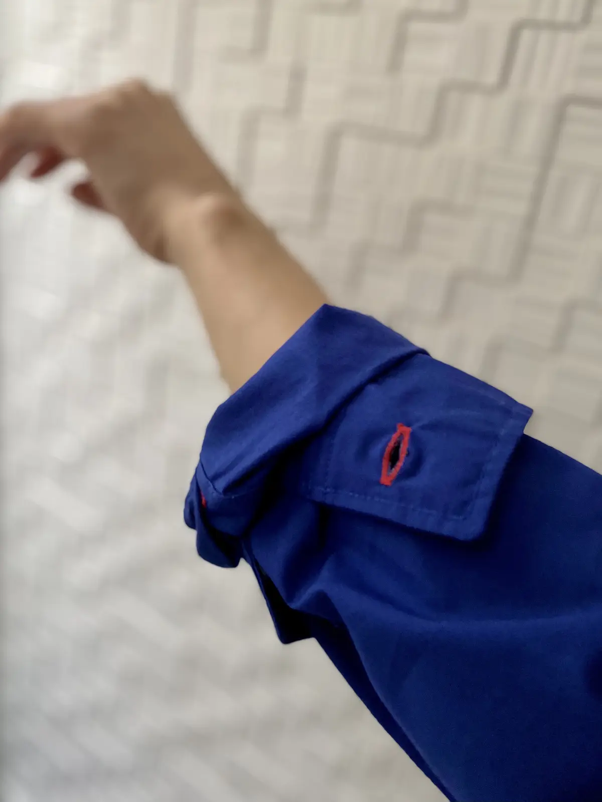 メンズシャツもディティールにこだわっています。