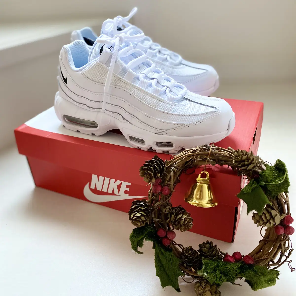 白スニーカーで今年初カフェへの画像_1