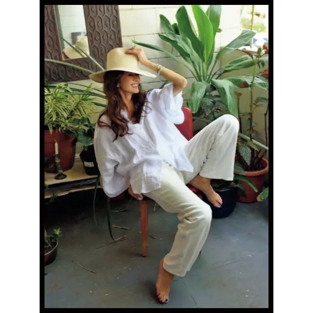 マニッシュな白のパンツは、一年中ワードローブの定番です