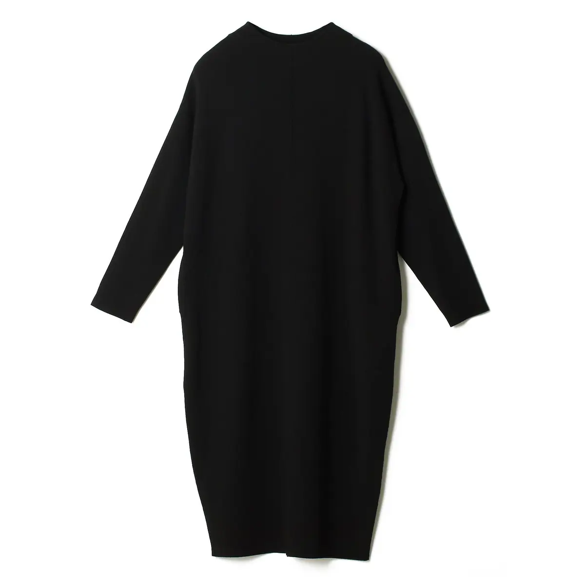 E by eclat　モックネックコクーンニットワンピース ￥22,000(税込)