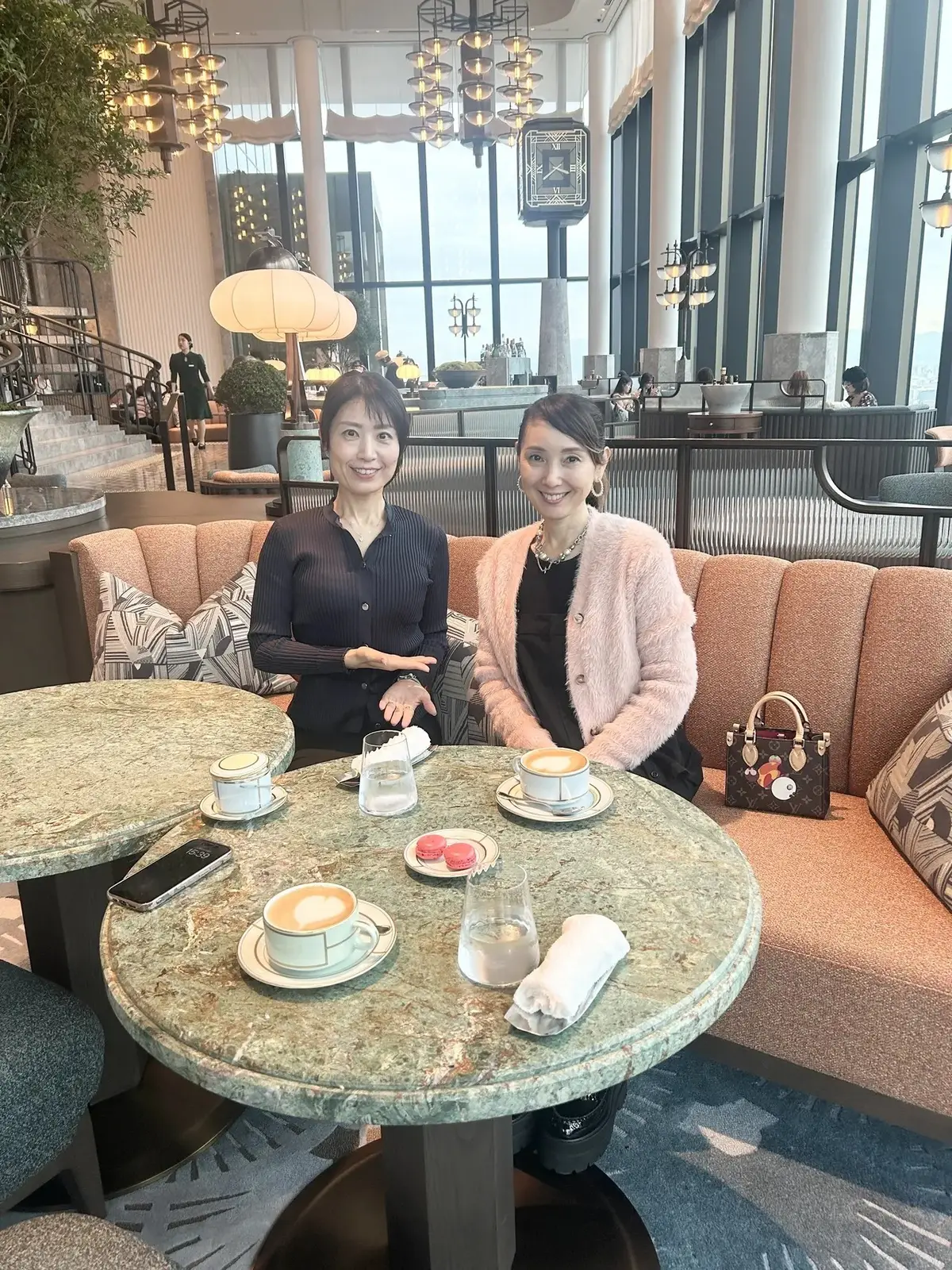 大阪の素敵なホテルのカフェでお茶を楽しみました