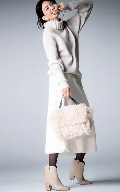 ワントーンコーディネートとショートブーツ