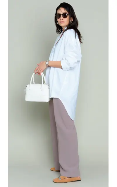 モーブベージュのしなやかパンツ