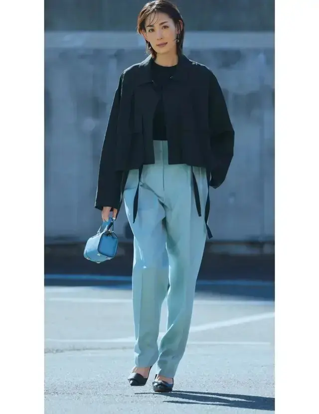 50代、羽織るだけで即おしゃれ！春のトレンドは「丈短ジャケット」