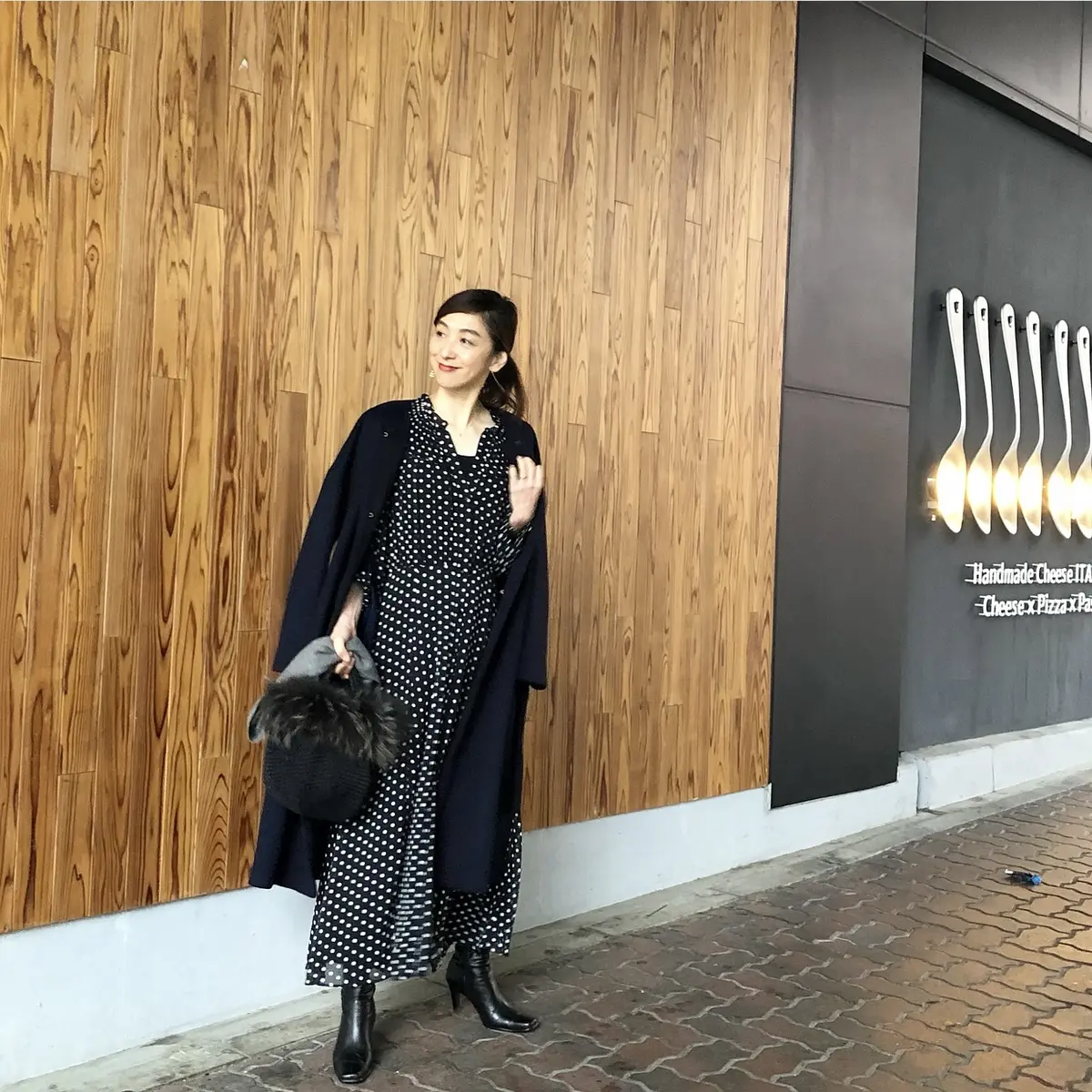 初めてのネイビーコートでフェミニンに。の画像_7