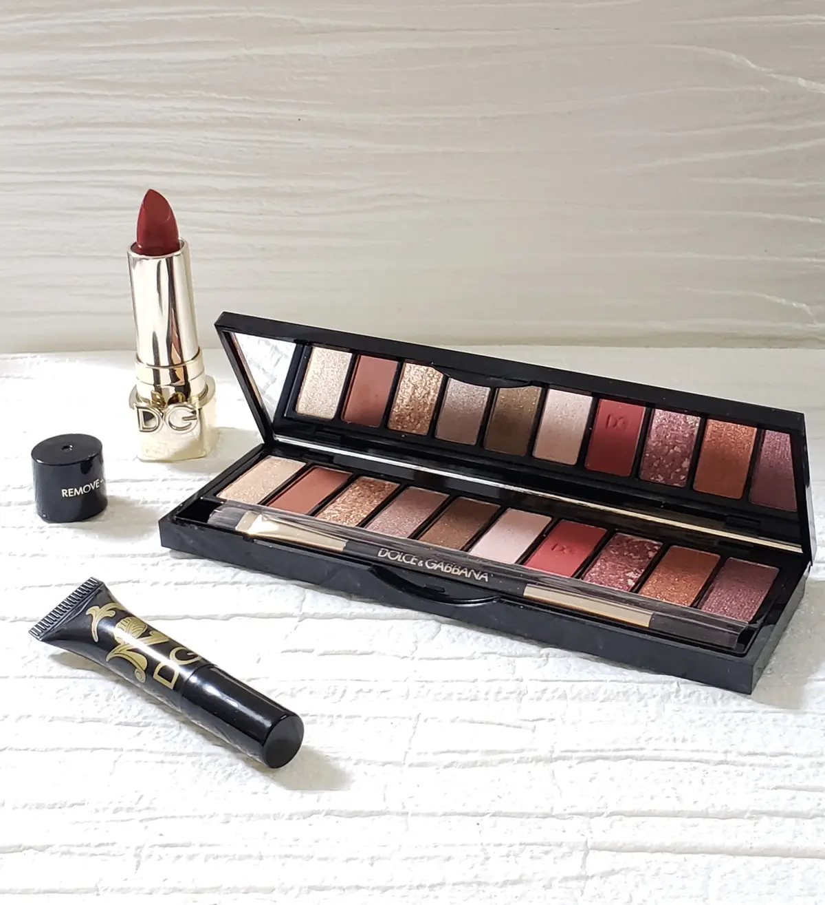 アイシャドウと口紅