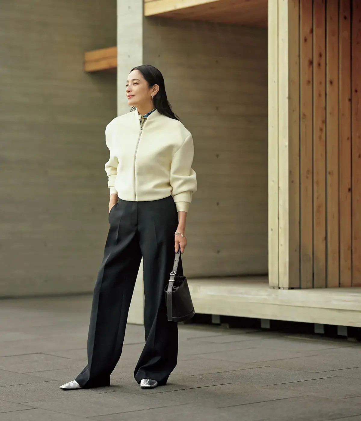 潔くてしなやか。今、エレガンスが香る一本があれば。「パンツ」で始める、秋の華リュクススタイル