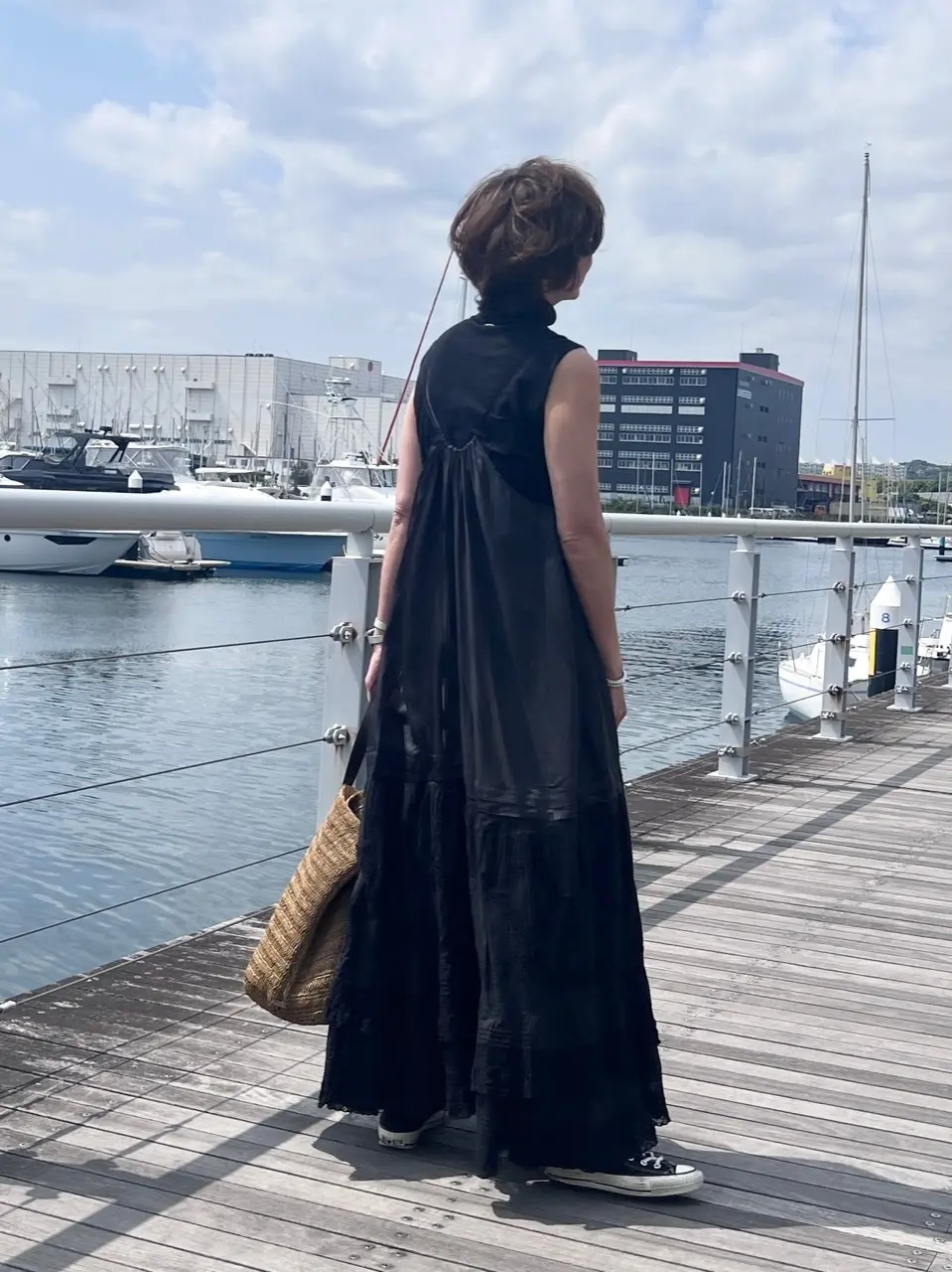 夏の黒ワンピースコーデの画像_7