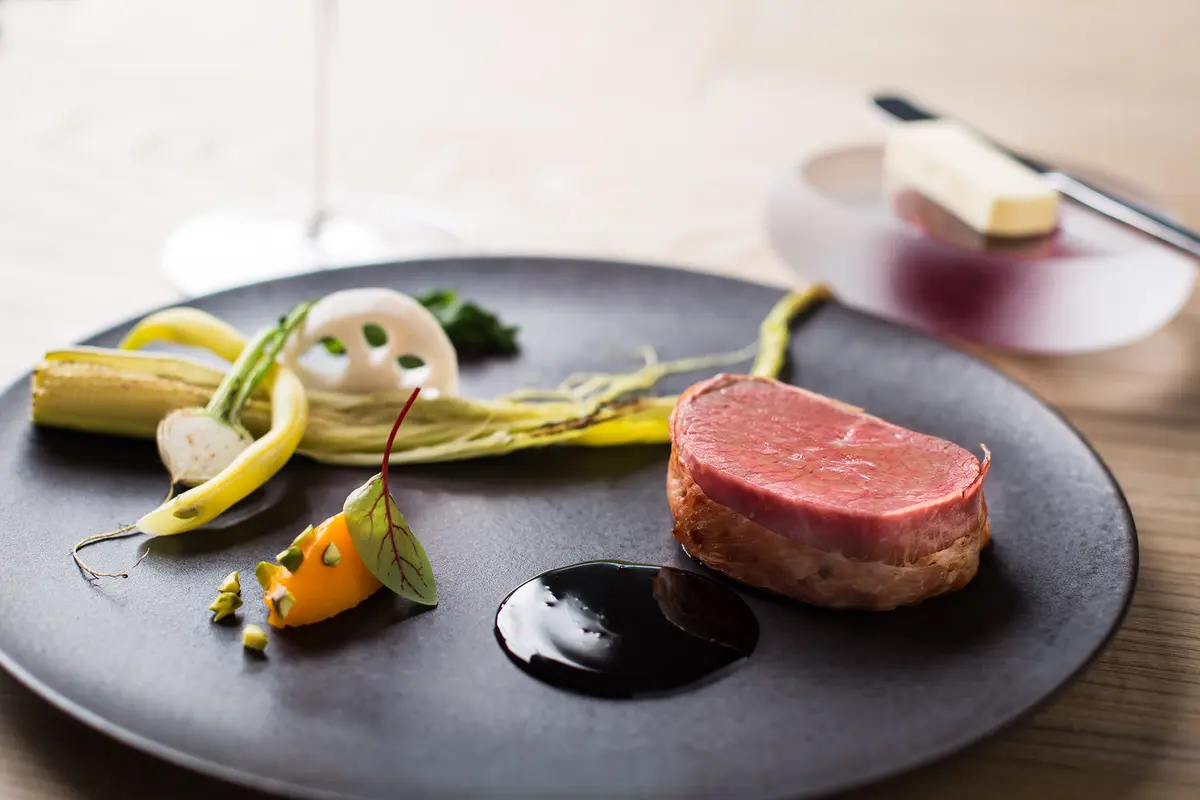 コース料理が堪能できるのが「アトリエ」