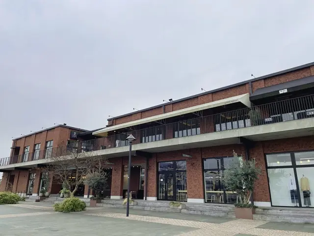 マリンウォーク横浜、海側からの外観