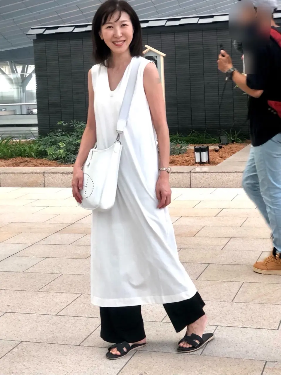 UNIQLOワンピースとパンツのコーデ