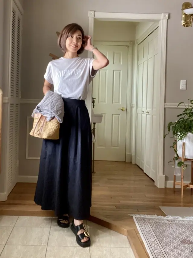 ロゴTでシンプルコーデの画像_2