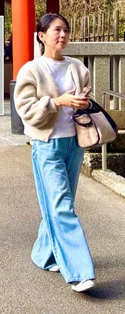 UNIQLOのドレープワイドフレアジーンの画像_3