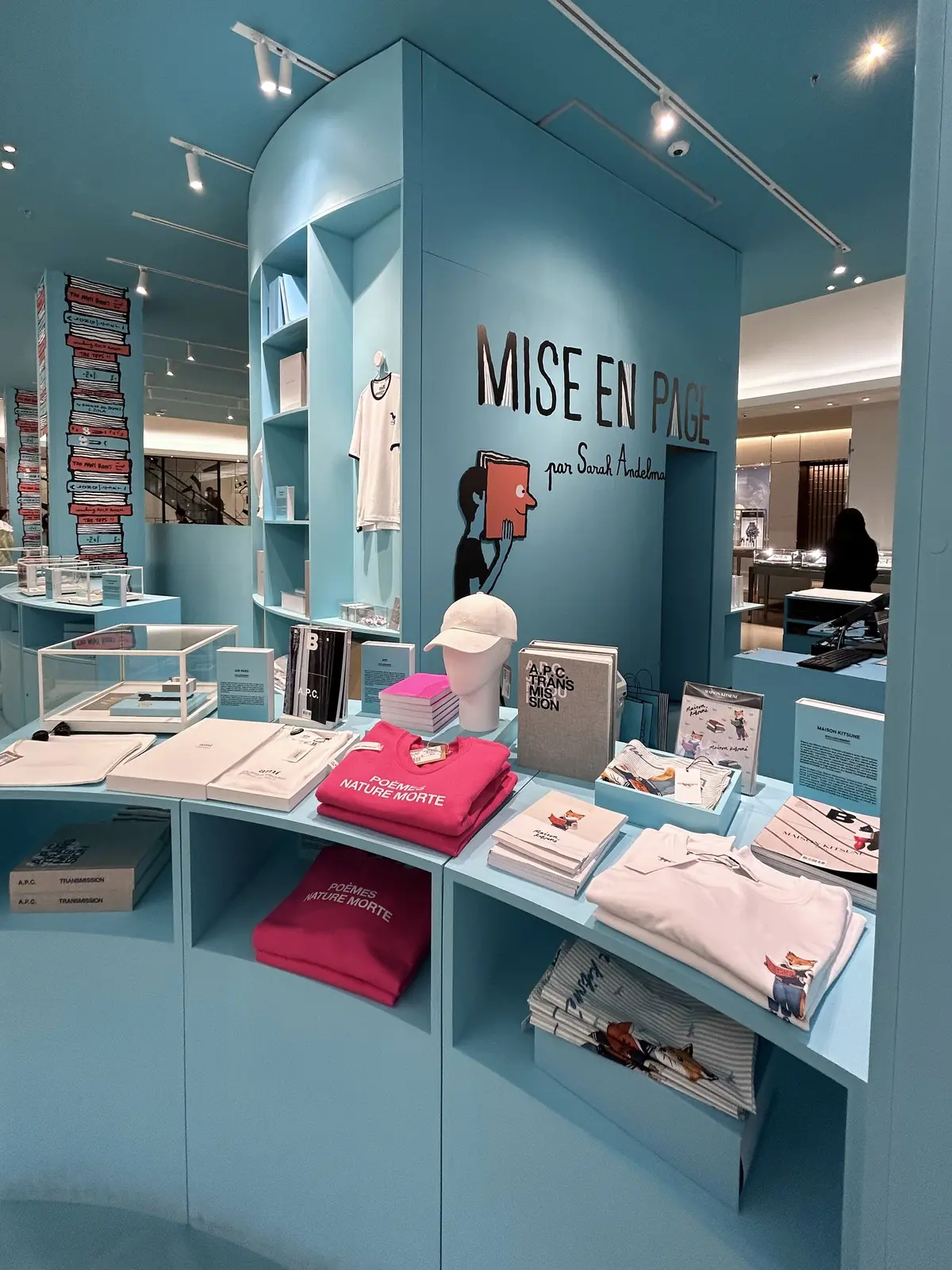 メゾンキツネ　パリ　　MAISON KITSUNÉ   