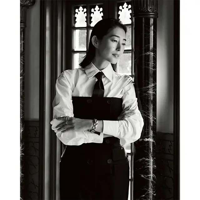 女優・木村多江さんがお手本！「カルティエ」のジュエリー腕時計で華やかな存在感を