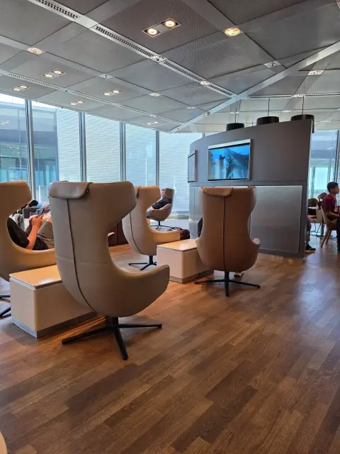 ラウンジと機内食などの画像_10