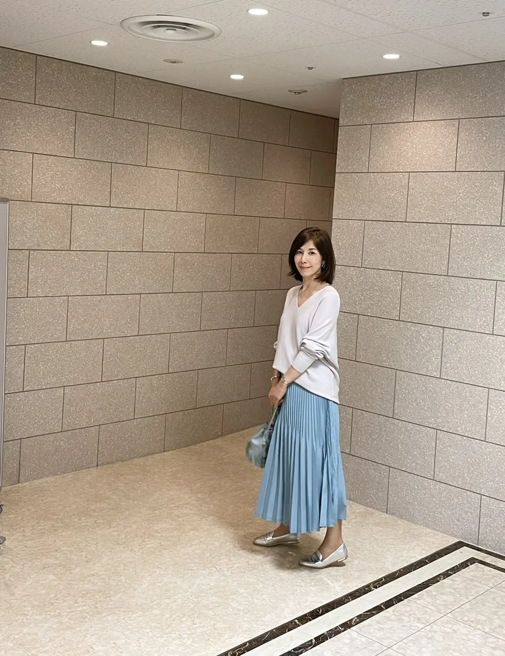 プリーツスカートは艶感がおすすめの画像_1