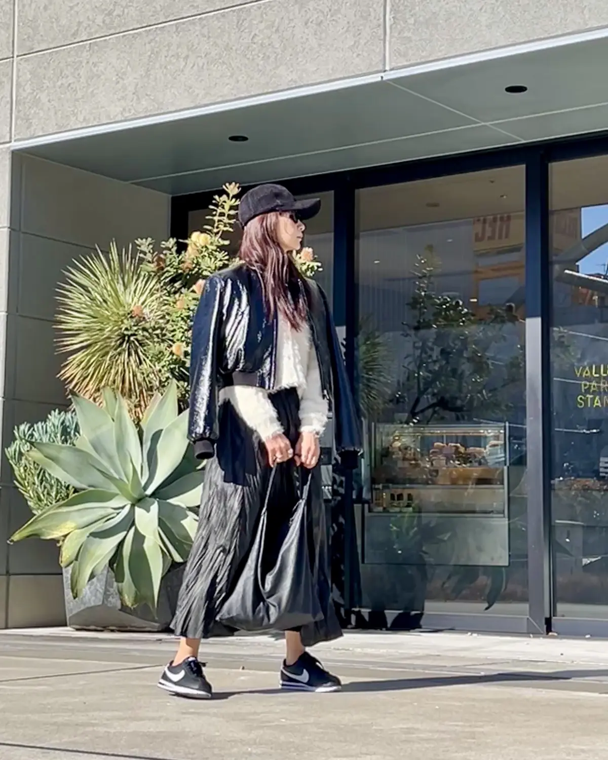 ブラックスニーカー購入！カジュアル3コーの画像_4