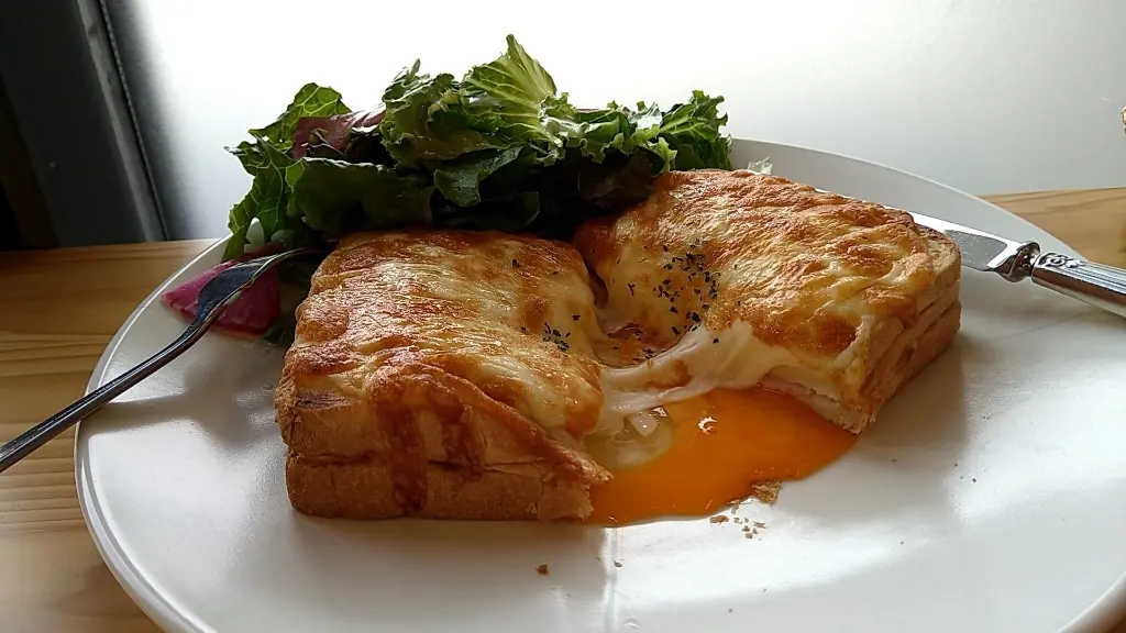 ふたつにしたクロックマダム