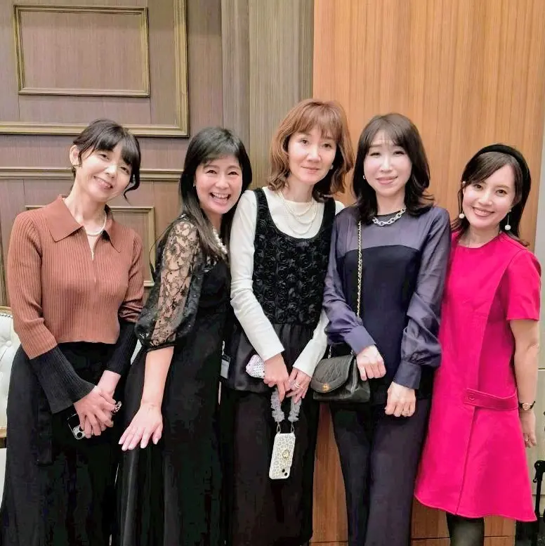 冬、パーティーファッション、パーティーコーデ、赤ワンピース、夜会、ソワレドゥエクラ、40代ファッション