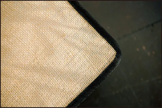 ジュートの素材感が魅力