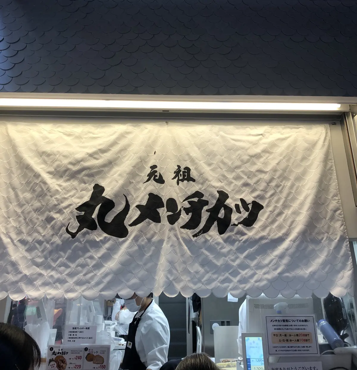 ブラウンスカートで秋コーデの画像_4