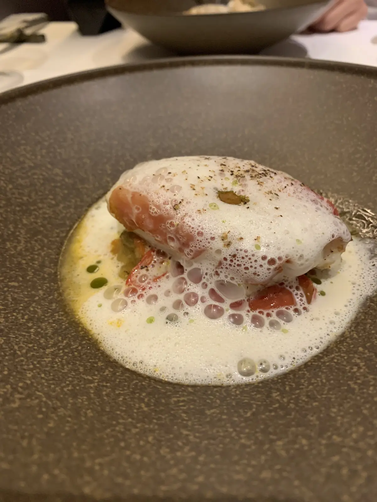 白見魚のサルティンボッカ仕立て　ラタトゥイユとバジルの泡