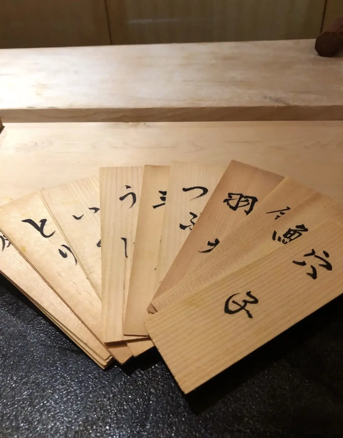 爽やかイエローワンピを着て記念日をお祝いの画像_4