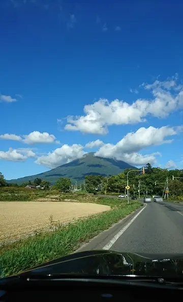 車内から見える羊蹄山