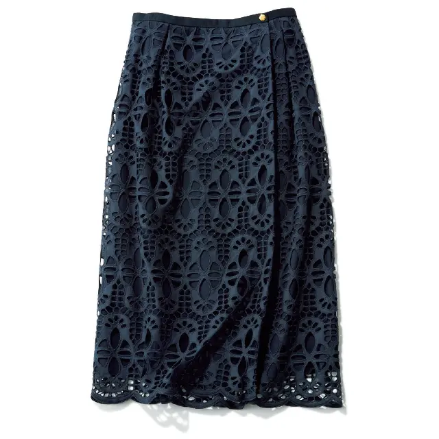 大柄のカットワークレーススカート