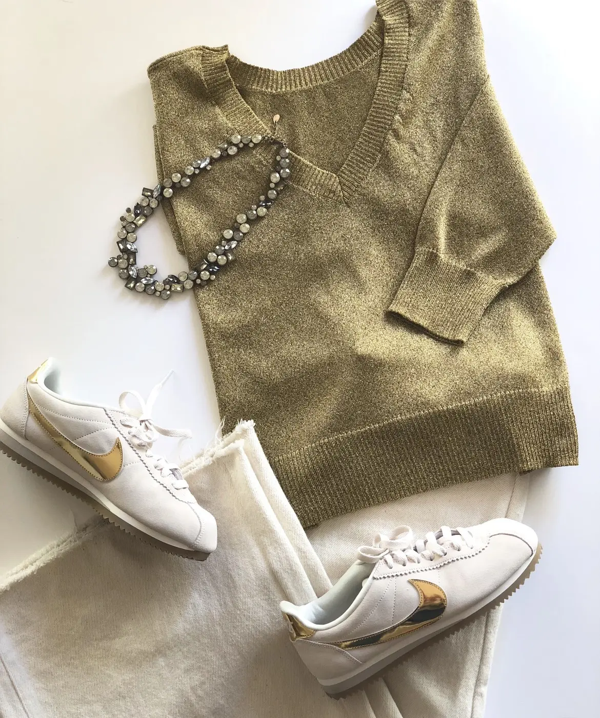 ラメの服とスニーカーと。の画像_1